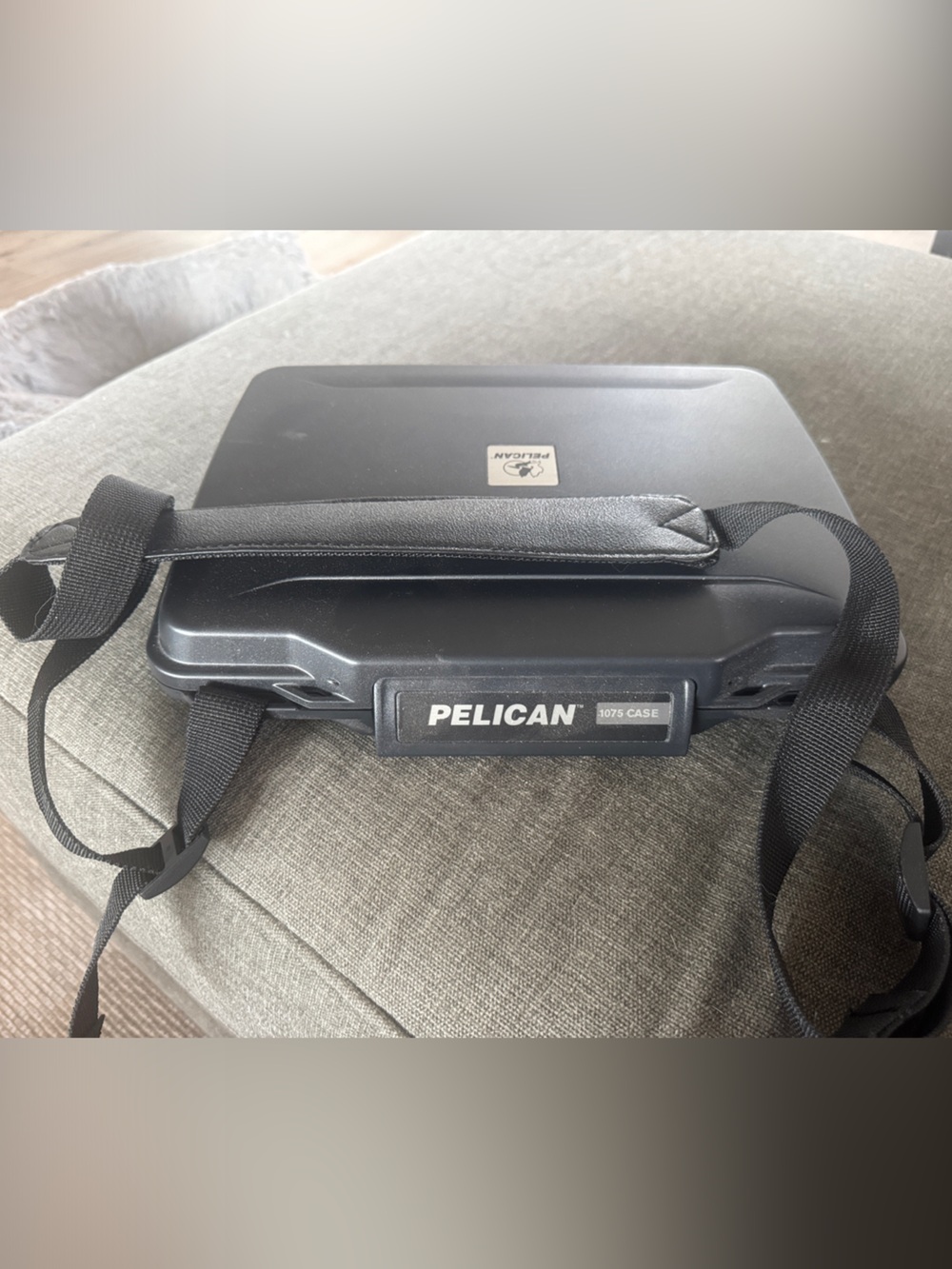 Pelican 1075 Black Hard Case Shoulder Case